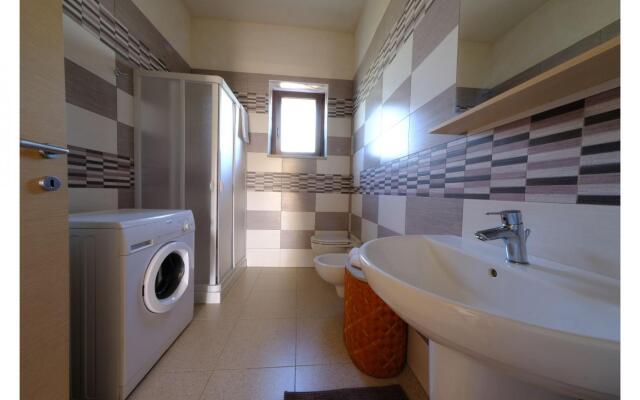 Tenuta con due Abitazioni Indipendenti e Piscina