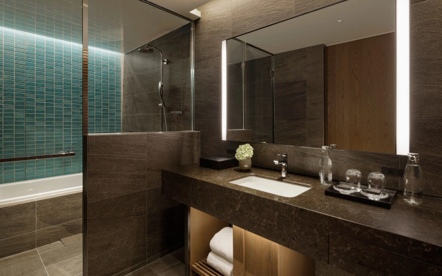 Tiad, Autograph Collection