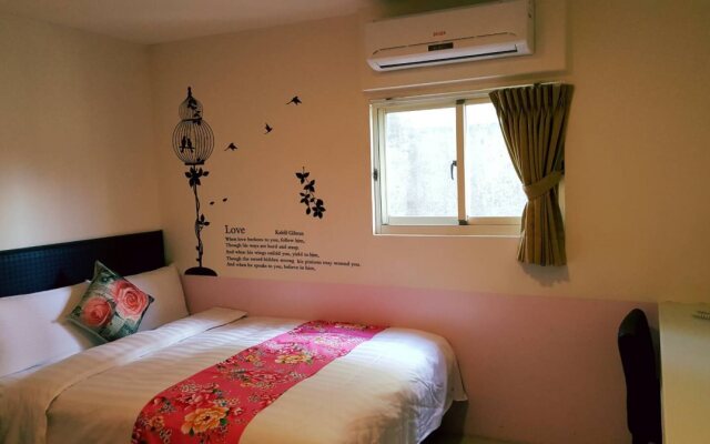 Happy Holiday Hotel