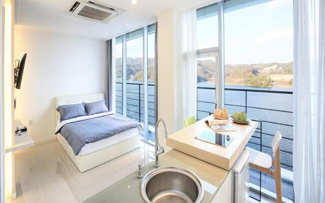Gapyeong White Cube 24 Spa Pension