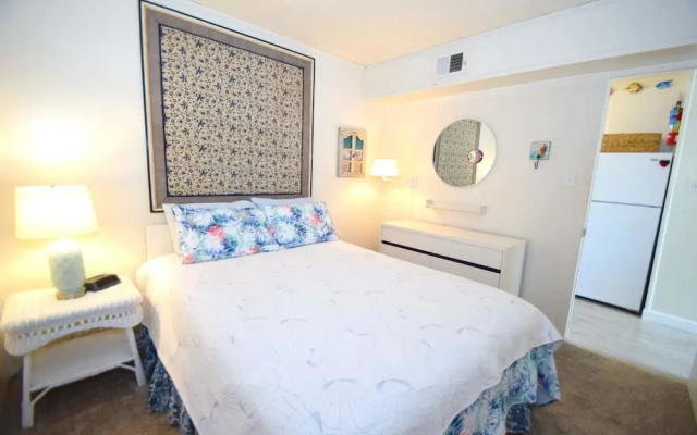 Sunstar 3 2 Br condo by RedAwning