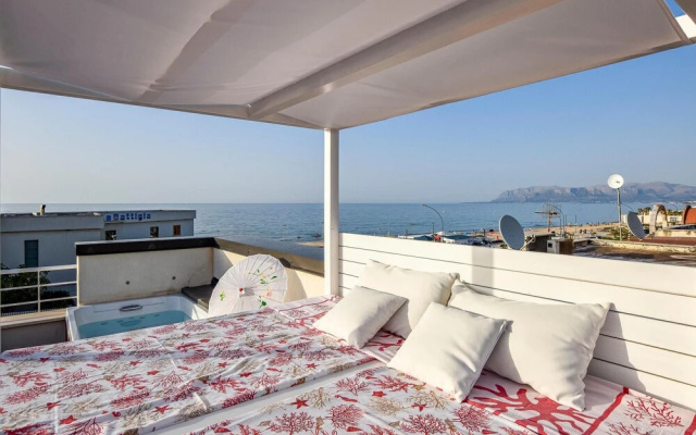 Beautiful Home in Alcamo With 4 Bedrooms, Jacuzzi and Wifi