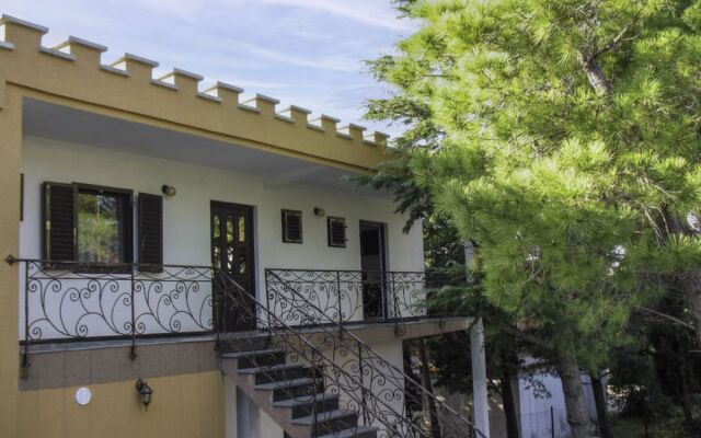 Five-Bedroom Holiday Home in Rovanjska