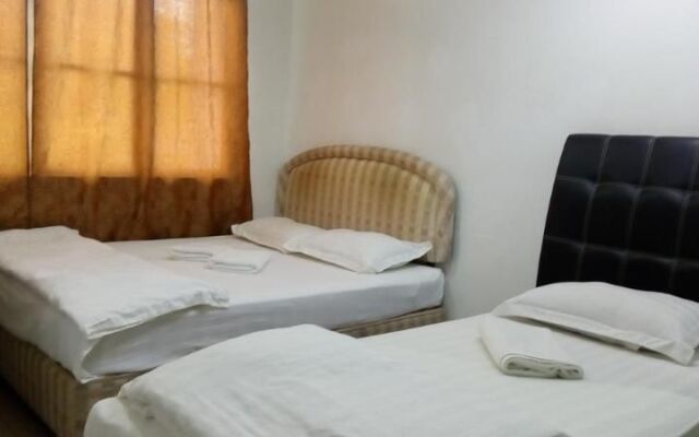 Oyo 988 Malawati Ria Hotel