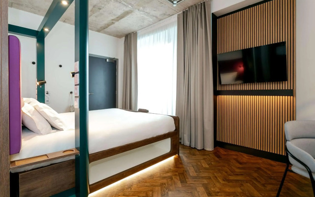 YOTEL Manchester Deansgate