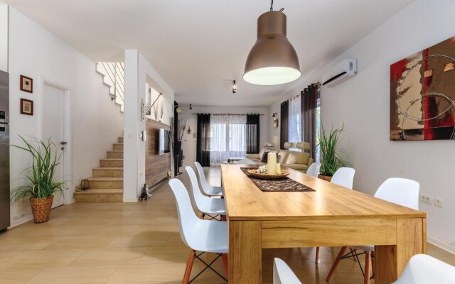 Awesome Home in Selce With Wifi and 4 Bedrooms