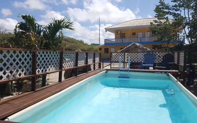 Sea Horizon Apartments (across from Mambo Beach)