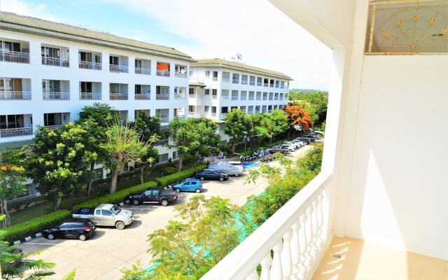 Luxury 1 bed Corner Condo