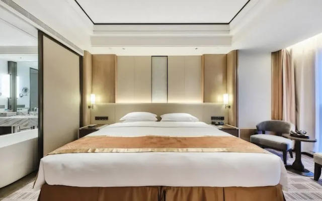 Ladisson Hotel Xinxiang Conference Center