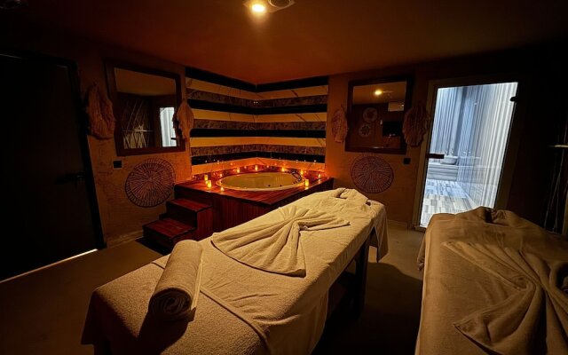 Wolf Of The City Hotel & Spa
