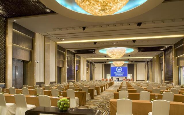 Sheraton Grand Shanghai Pudong Hotel & Residences
