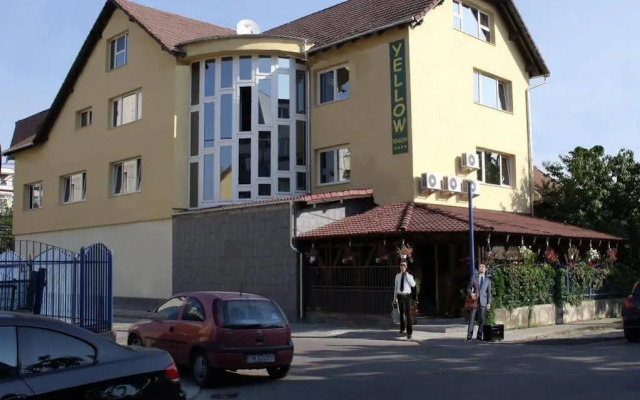 Pension Yellow