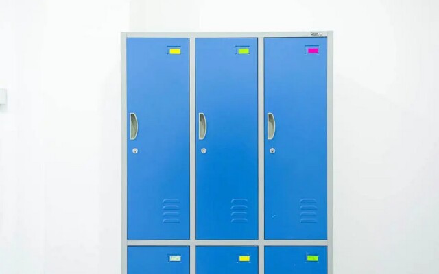 RedDoorz Hostel near Taman Puring
