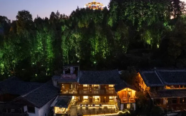 Lijiang Ancient City Meets Jiaren · White Horse Light Luxury · Snow Mountain View Homestay