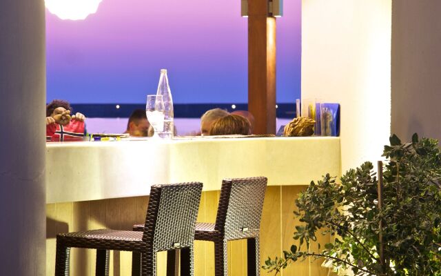 Steris Elegant Beach Hotel & Apartments