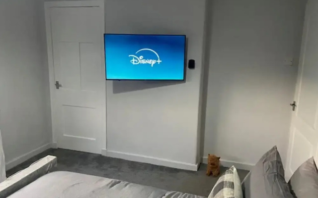 Renfrew Apartment Near Glasgow Airport