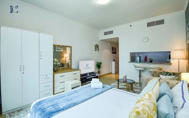 Silver - Modern Studio with lake view