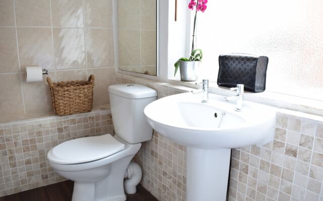 Beautiful 3 Bedroom House Close to City Centre