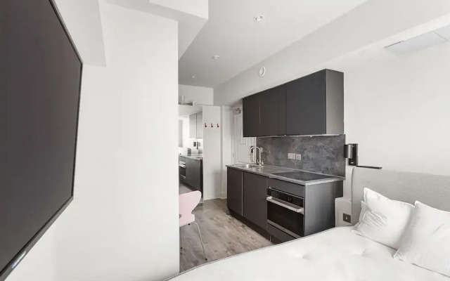 Modern Studio at Inverness Terrace