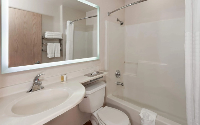 Days Inn & Suites by Wyndham Spokane Airport Airway Heights