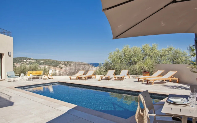 Superb Villa With Pool and sea View