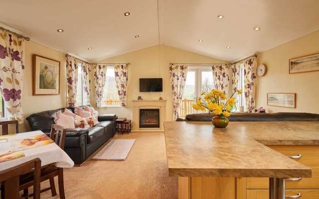 Host Stay - The Lodge High House