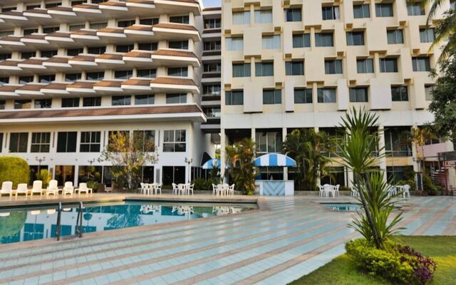 Charoen Hotel
