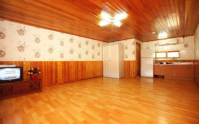 Gapyeong Clear Brook Green Mountain Pension
