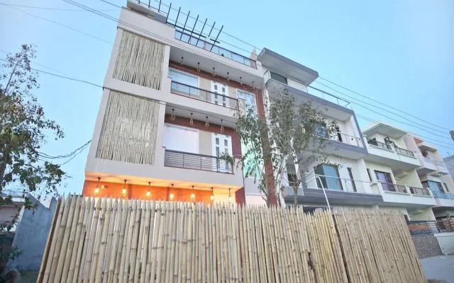 OYO 13130 Dream Nest