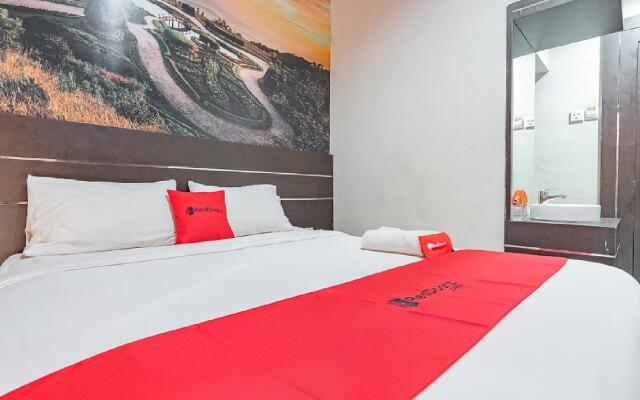 RedDoorz near Stadion Sanaman Mantikei