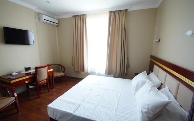 Hotel 725