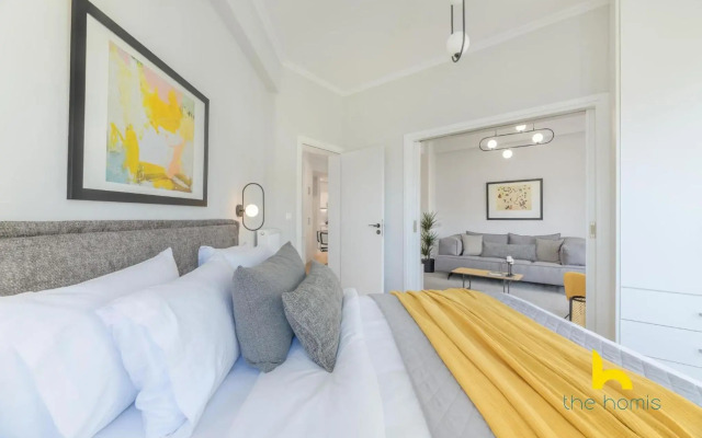 Sun-Splashed 2-BDR Corner Apartment with Hillside views!