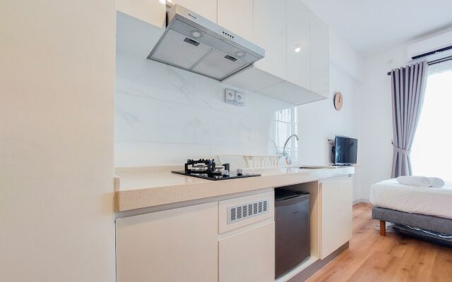 Warm And Simply Studio Apartment At Sky House Bsd