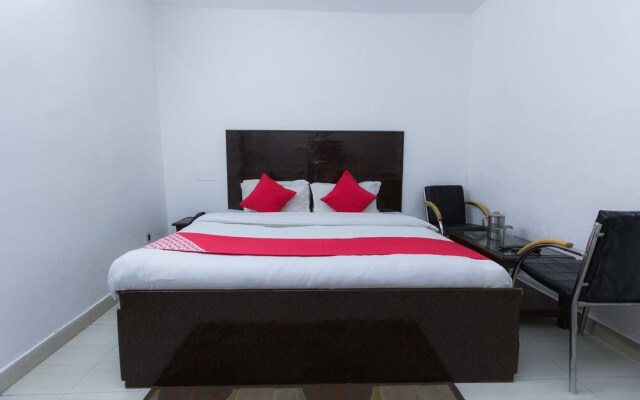 OYO 8951 Hotel Royal Regency