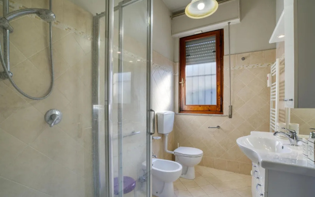 Beautiful Home in Altopascio With 2 Bedrooms and Wifi