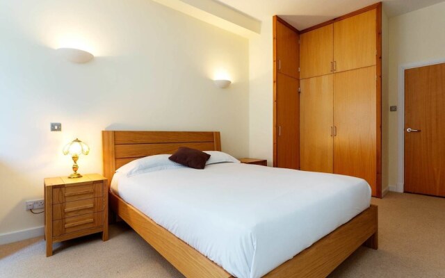 Tower Bridge Hideaway