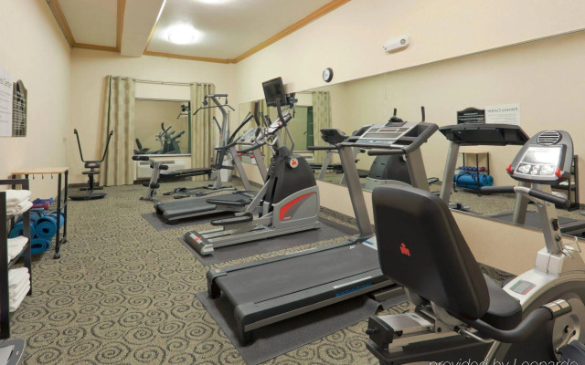 Holiday Inn Express and Suites Bakersfield Central by IHG