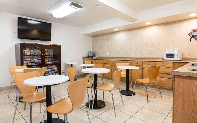 Motel 6 Tampa, FL - Fairgrounds