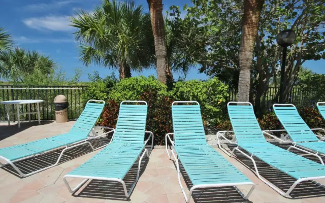 Landmark Towers 708 2 Br condo by RedAwning