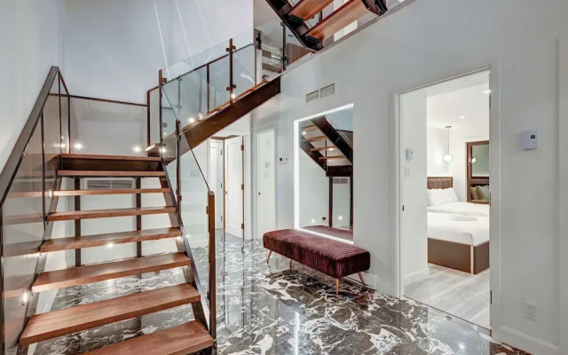 CLUBHAUS Hotel