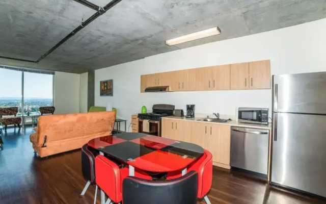 Hollywood Arch Apartment