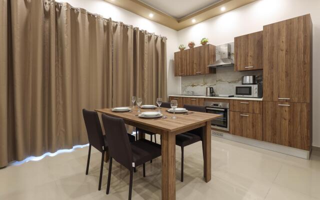 Gem Beachfront Apt With Amazing Bay and Sea Views