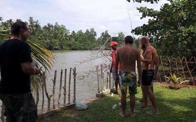 Luvi Lucas River Side