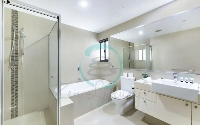 Zen Arkaba 3BR Luxury Waterfront Apt Pool BBQ