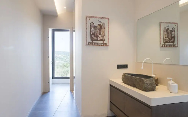 Captivating 5br Pool Villa Close Navarino Golf