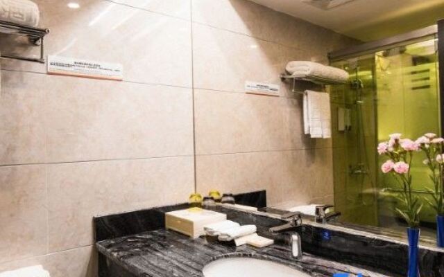 Super 8 Hotel Premier