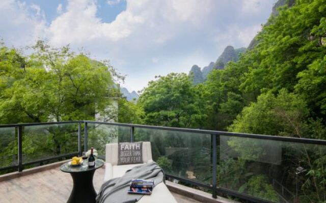 Guiyin Hotel (Yangshuo Songcheng Qiangu Scenery Area)