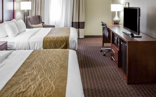 Quality Inn & Suites Des Moines - Merle Hay Road