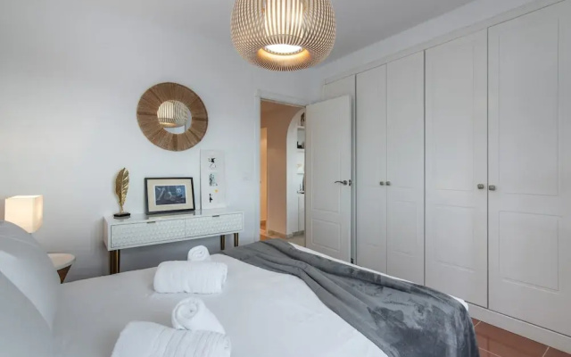 Sea-view Apartment for 7