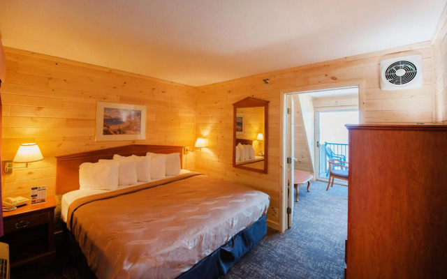 Quality Inn & Suites Mackinaw City Beachfront